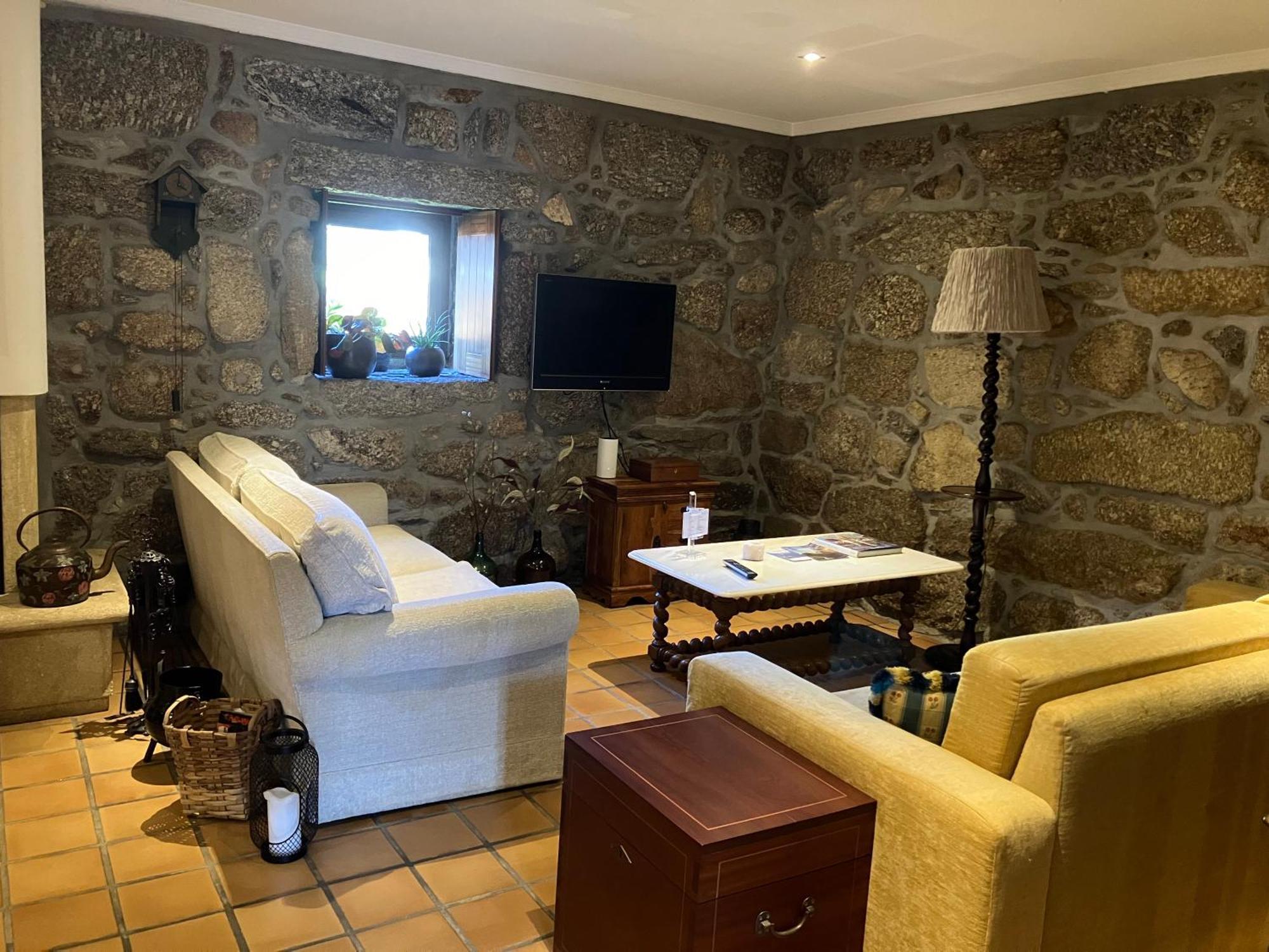Bergui Guesthouse - Em Guimaraes Desde 2017 Eksteriør billede