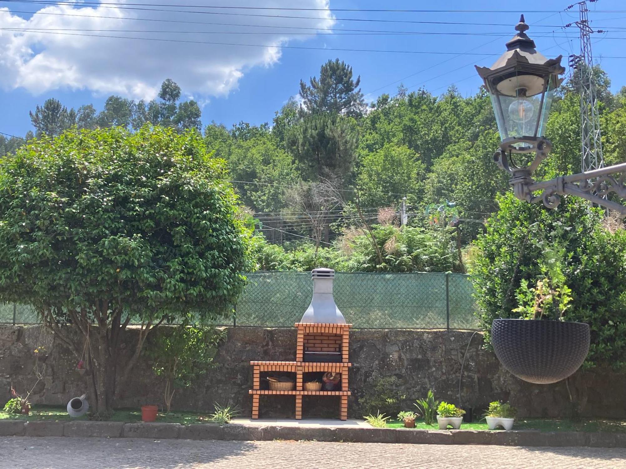 Bergui Guesthouse - Em Guimaraes Desde 2017 Eksteriør billede
