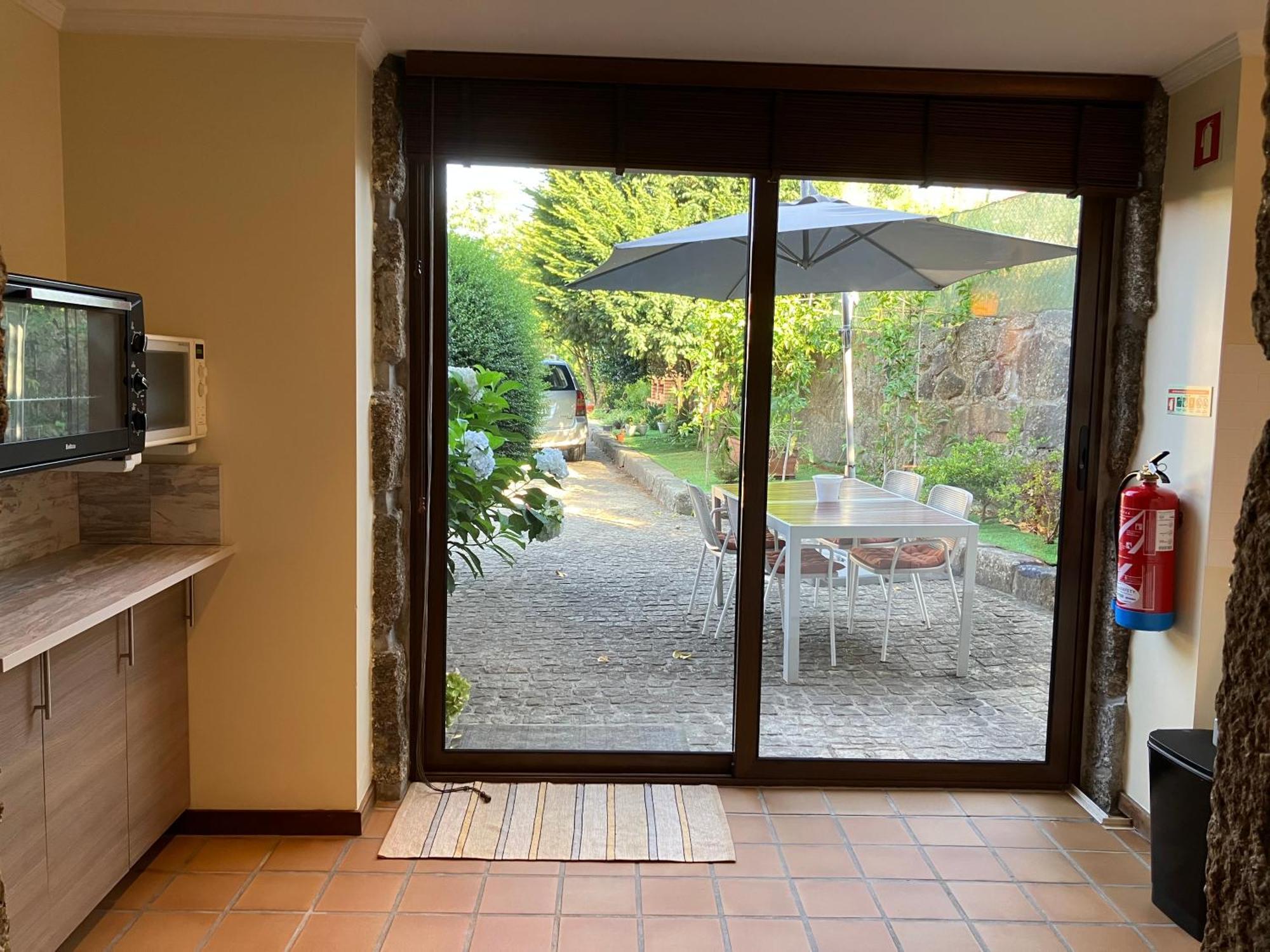 Bergui Guesthouse - Em Guimaraes Desde 2017 Eksteriør billede