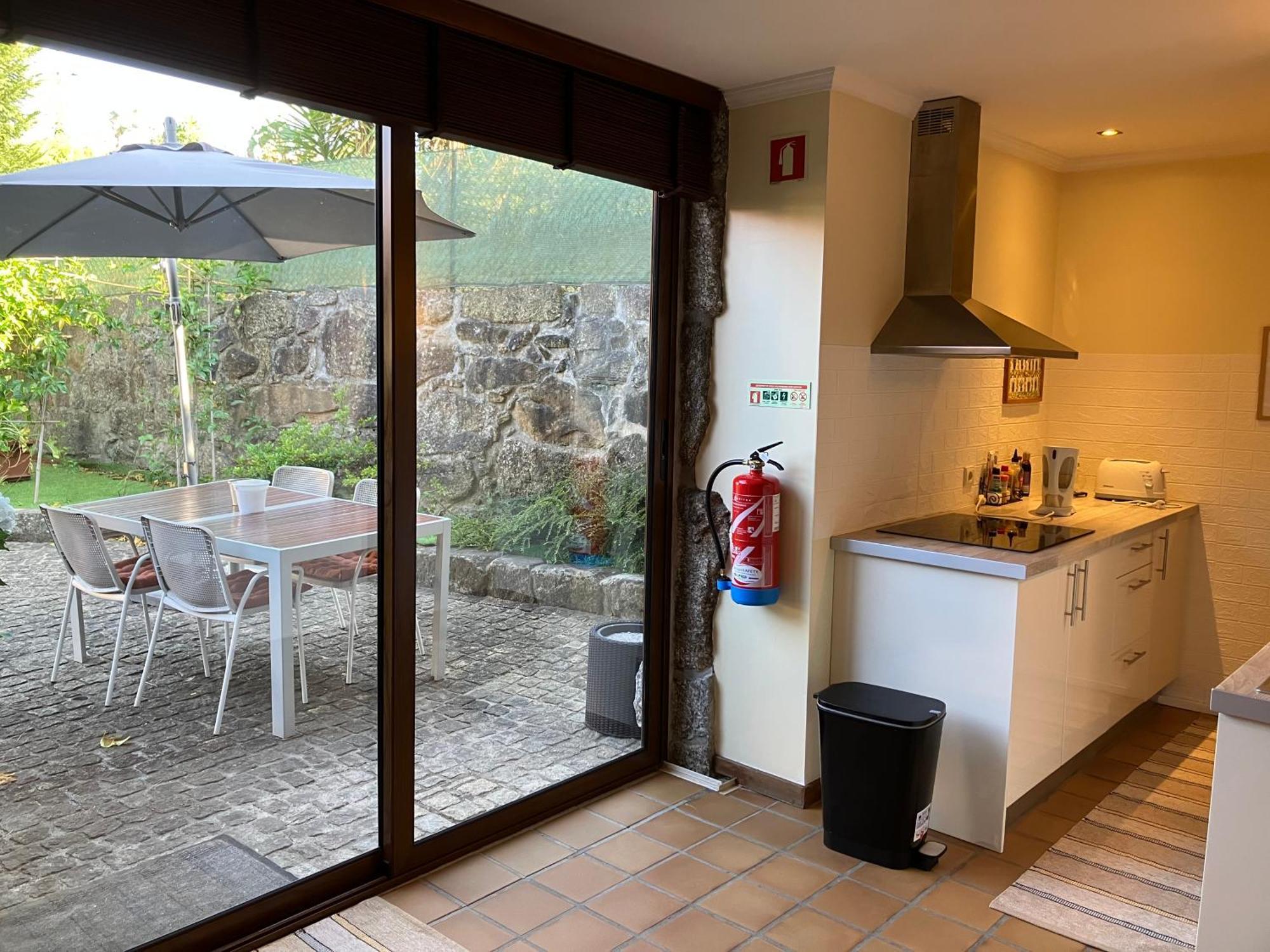 Bergui Guesthouse - Em Guimaraes Desde 2017 Eksteriør billede