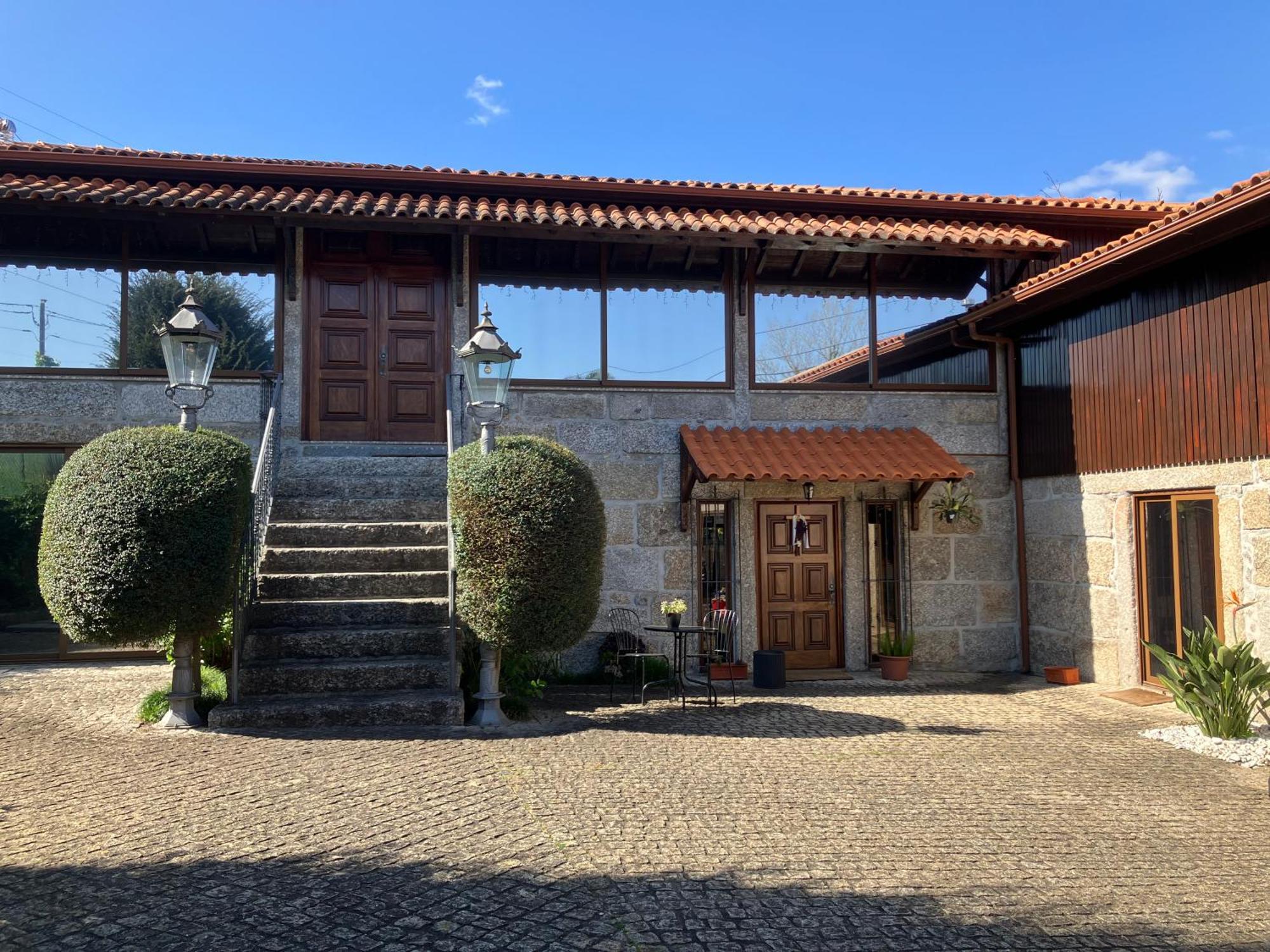 Bergui Guesthouse - Em Guimaraes Desde 2017 Eksteriør billede