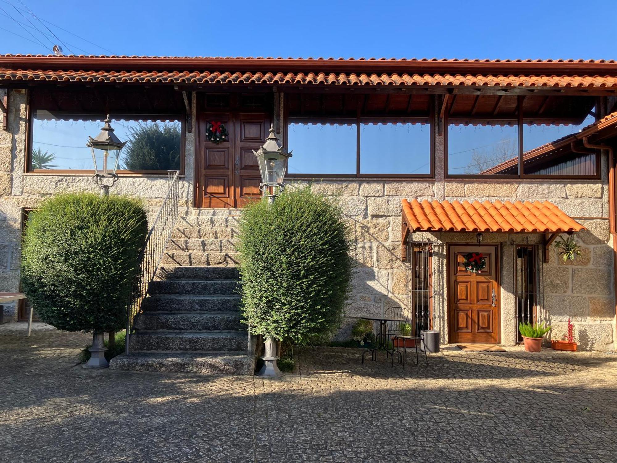 Bergui Guesthouse - Em Guimaraes Desde 2017 Eksteriør billede