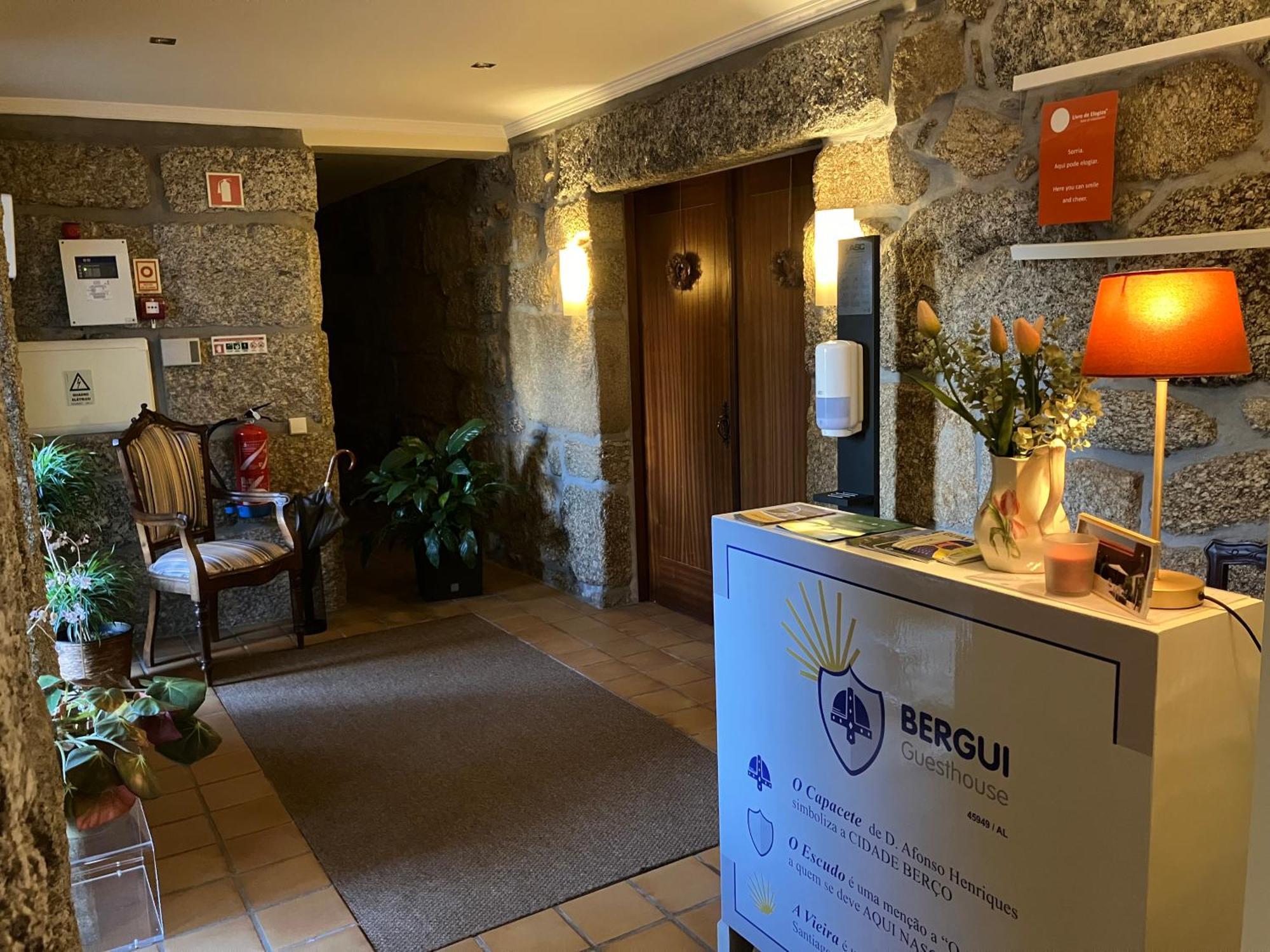 Bergui Guesthouse - Em Guimaraes Desde 2017 Eksteriør billede